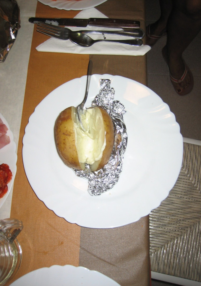 Una foto de Patatas al horno en papillote con ajo Perete