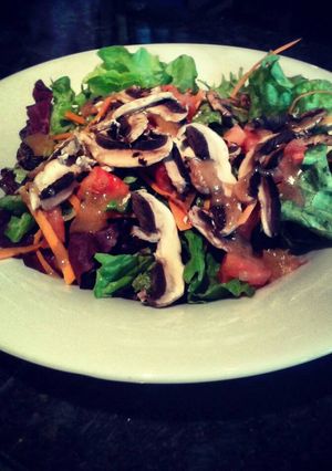 Una foto de Ensalada completa de verduras y porotos bajo colesterol