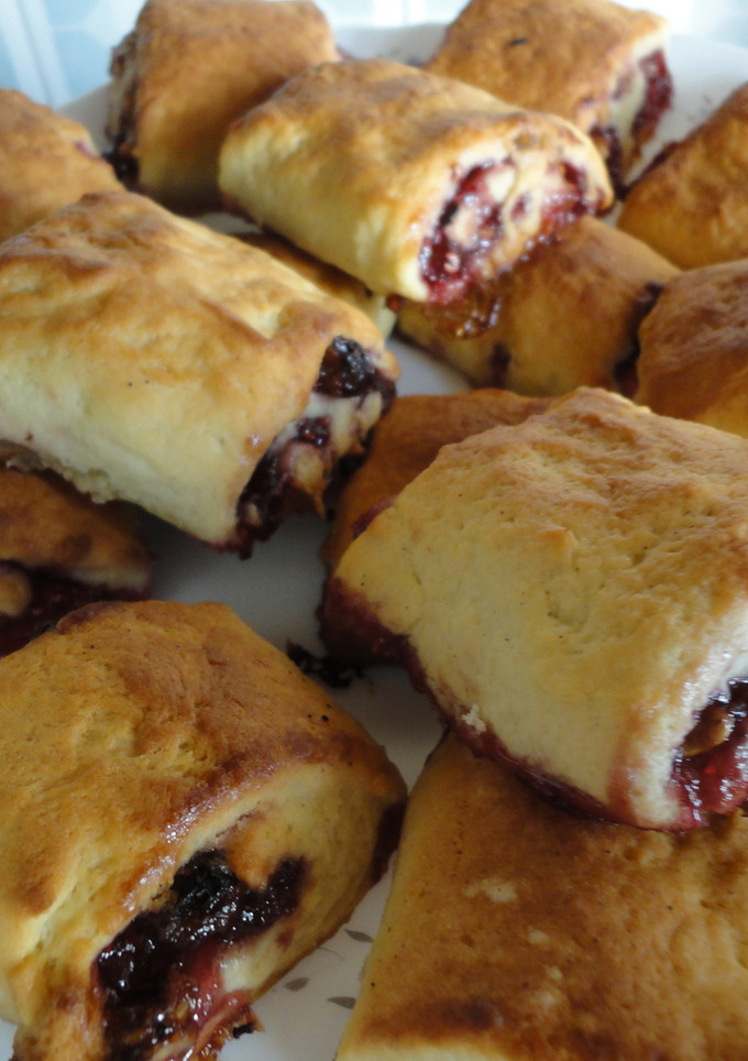Una foto de Rugelach de frambuesa