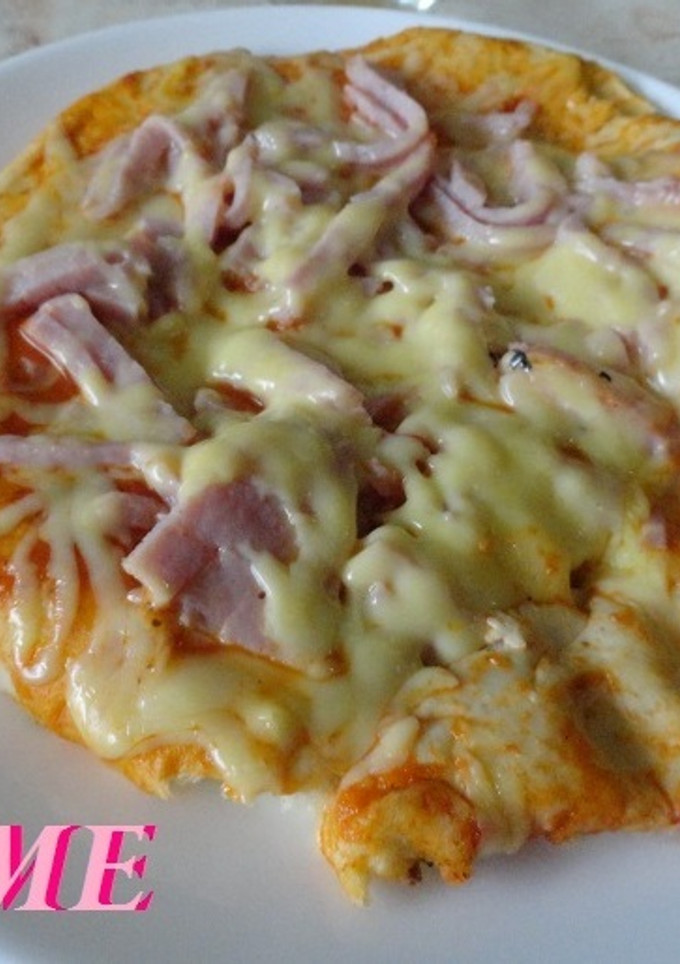 Una foto de Pizza de jamón york y queso