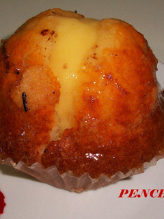 Una foto de Magdalenas con crema pastelera