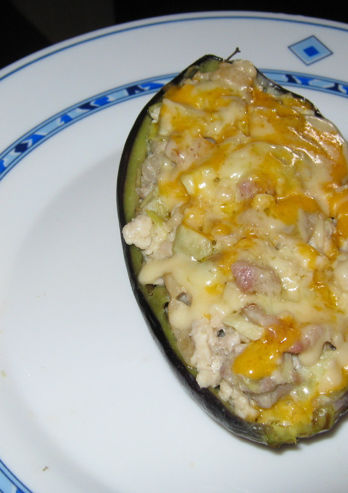 Una foto de Berenjenas rellenas de pollo y beicon