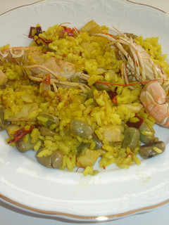 Una foto de Arroz seco de la huerta con cigalas