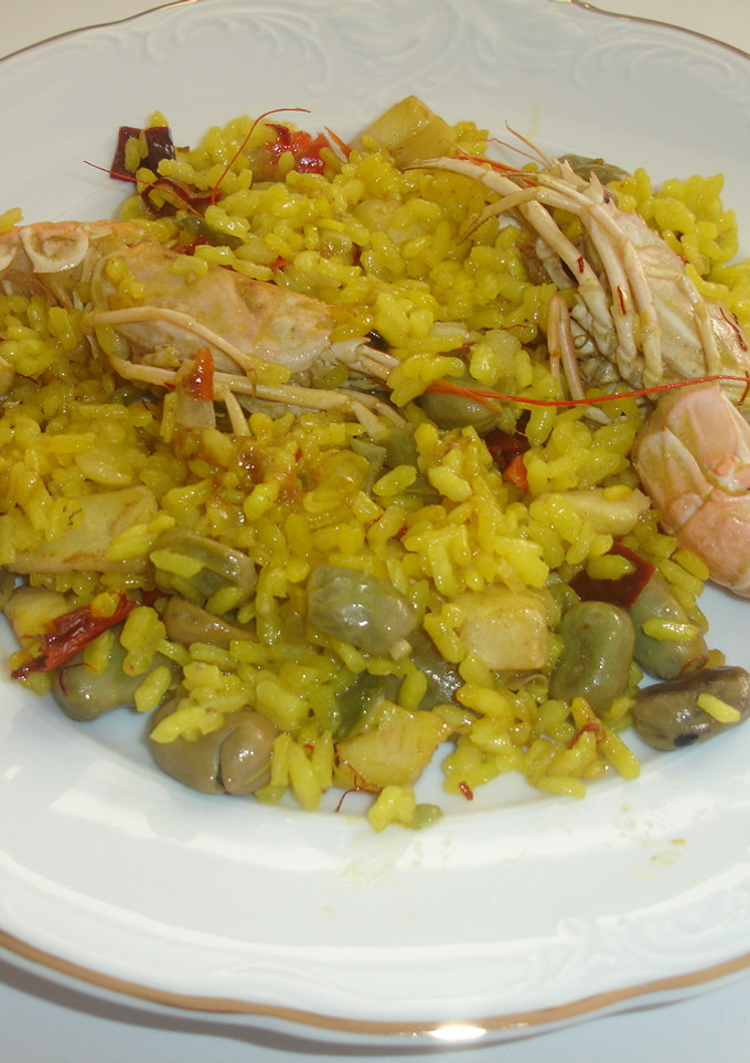 Una foto de Arroz seco de la huerta con cigalas