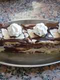Postre de crema pastelera con chocolate