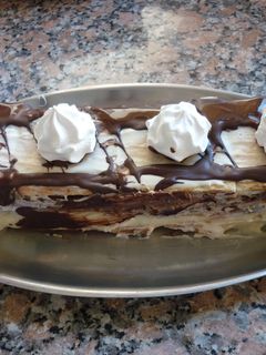 Una foto de Postre de crema pastelera con chocolate