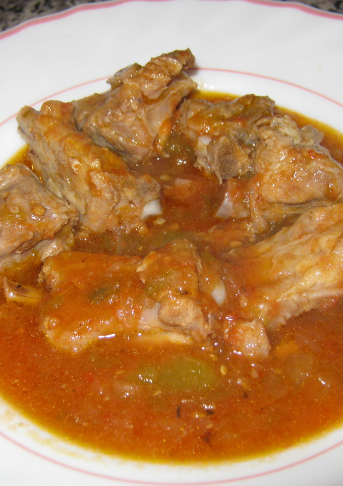 Una foto de Costillas con salsa de tomate