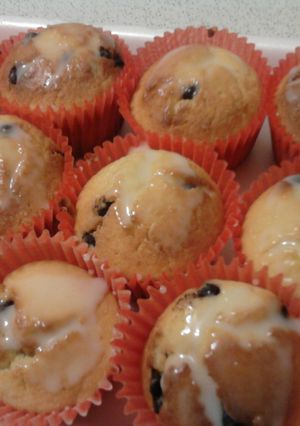 Una foto de Muffins con pulpa de frutas y chips de chocolate