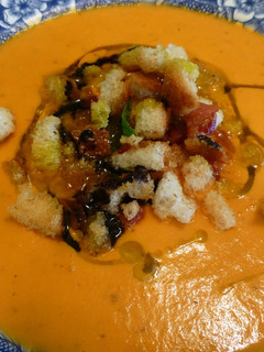 Una foto de Sopa de tomate con azafrán