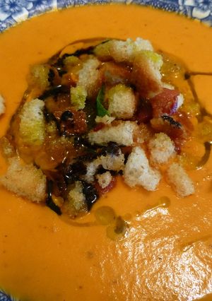 Una foto de Sopa de tomate con azafrán