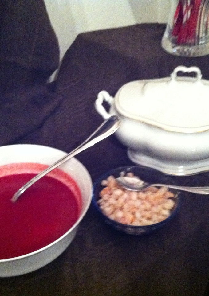 Una foto de Sopa fría de remolacha