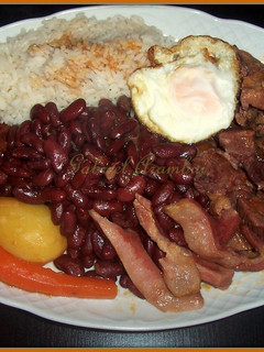 Una foto de Bandeja Paisa Colombiana