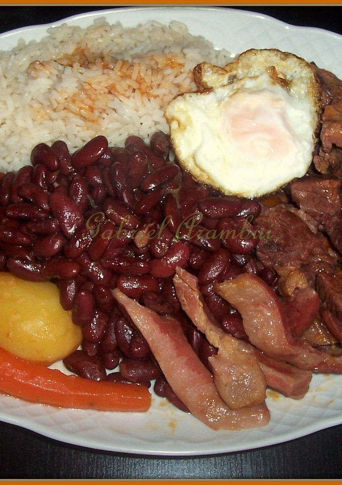 Una foto de Bandeja Paisa Colombiana