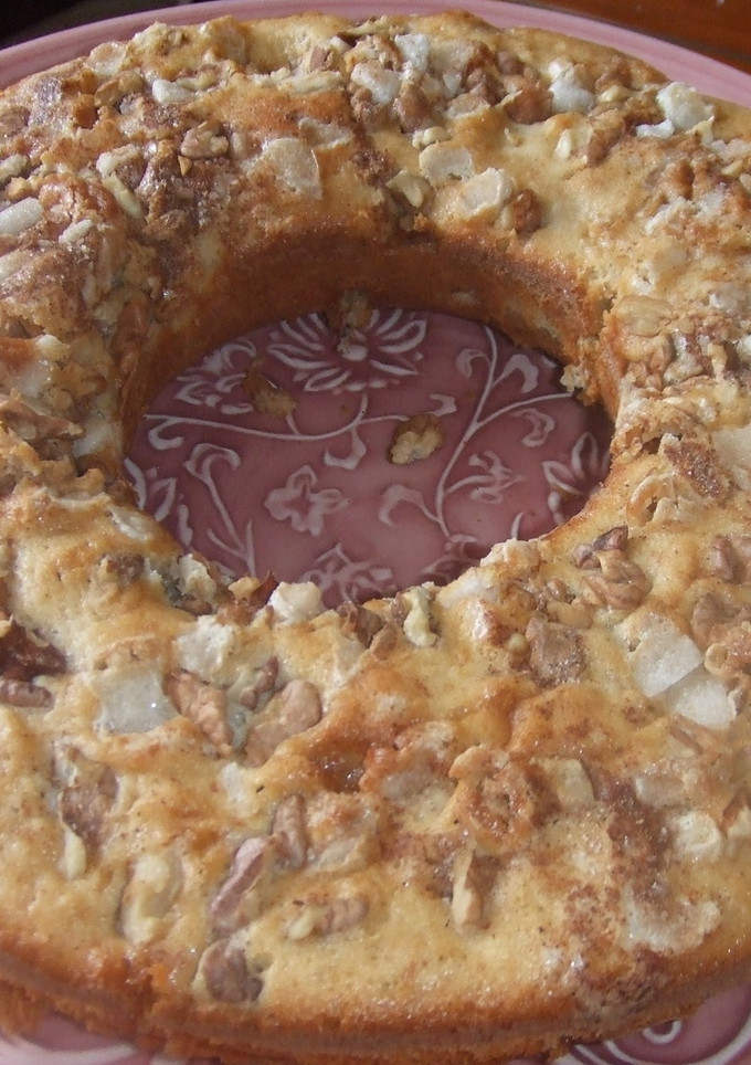Una foto de Torta savarín de manzana y nueces