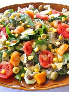 Una foto de Ensalada de verdura y fruta con vinagreta de hierbabuena y nectarina