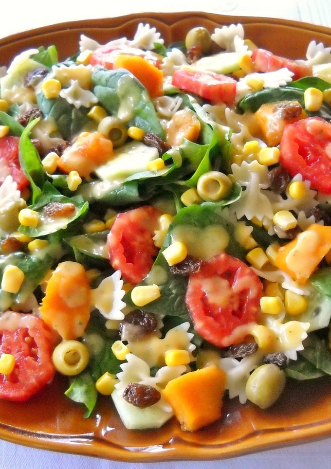 Una foto de Ensalada de verdura y fruta con vinagreta de hierbabuena y nectarina
