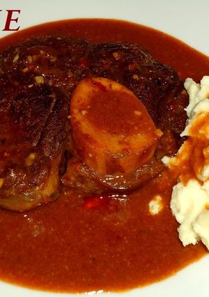 Una foto de Ossobuco de ternera al vino tinto
