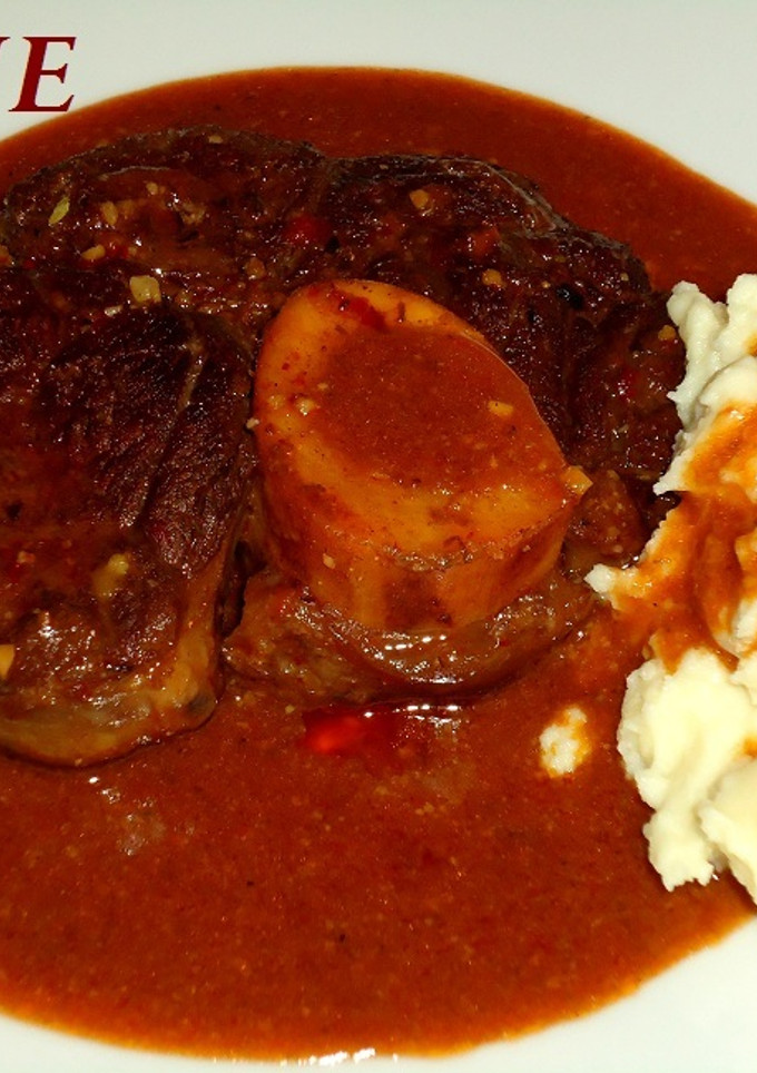 Una foto de Ossobuco de ternera al vino tinto