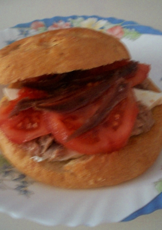 Una foto de Bocata de pan de aceite mediterranéo
