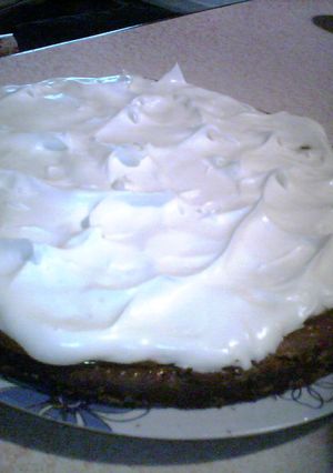 Una foto de Brownie con dulce de leche y crema