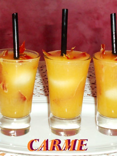 Una foto de Chupitos de melón con jamón