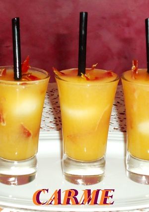 Una foto de Chupitos de melón con jamón
