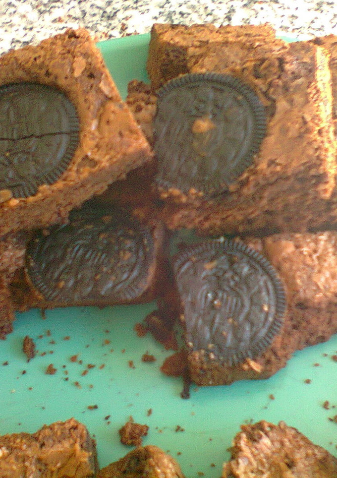 Una foto de Brownie de galletas oreo