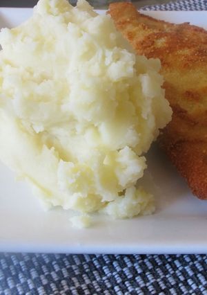 Una foto de Suprema con puré de papas