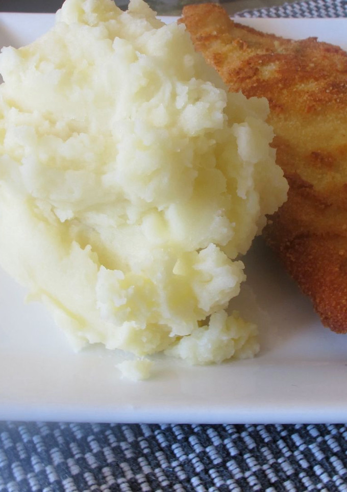 Una foto de Suprema con puré de papas