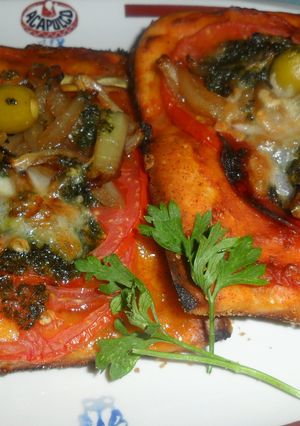 Una foto de Pizzetas mediterráneas