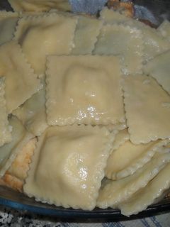 Una foto de Raviolón de queso ricotta, jamón y nueces