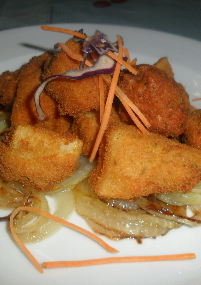 Una foto de Nuggets de patatas con cebolla caramelizada