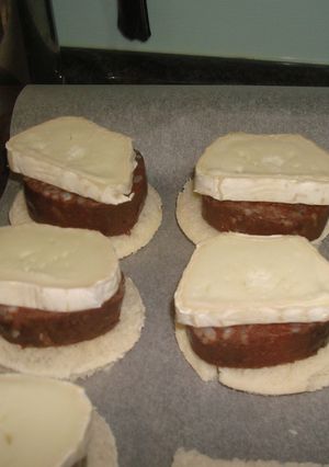 Una foto de Montaditos de morcilla de burgos y queso de cabra