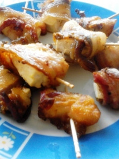 Una foto de Bacon relleno de halloumi