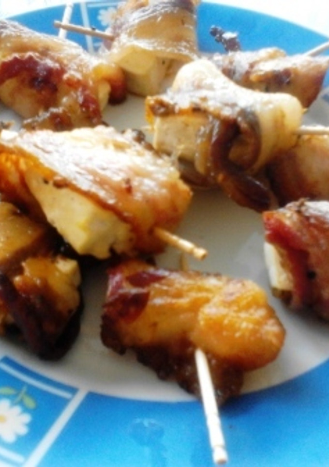 Una foto de Bacon relleno de halloumi