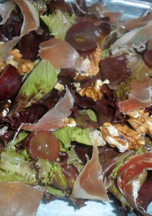Una foto de Ensalada de brotes de lechuga 