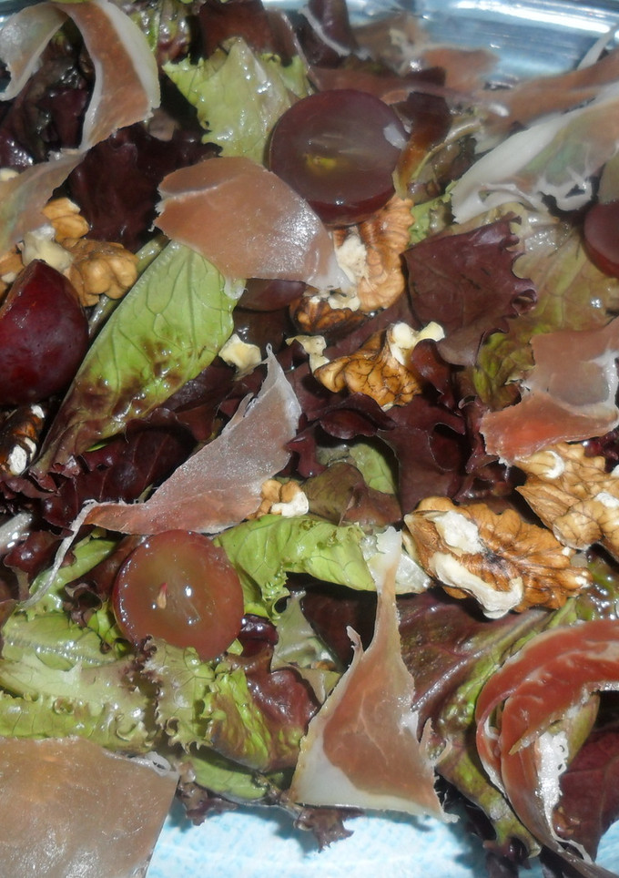 Una foto de Ensalada de brotes de lechuga 