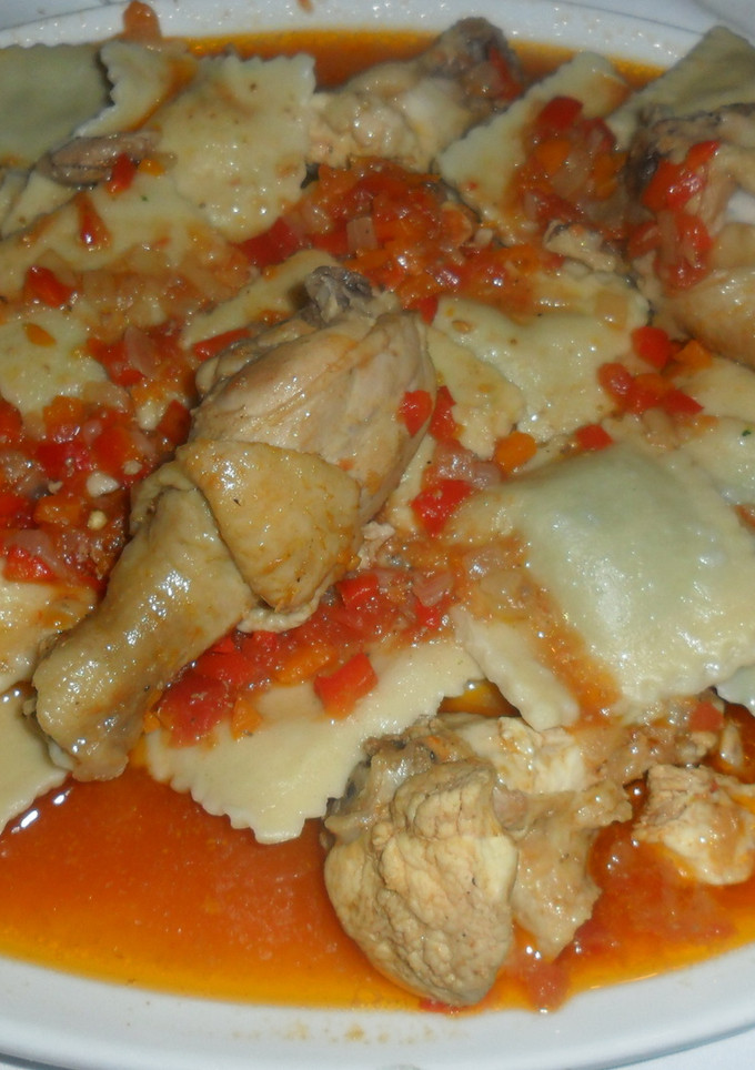 Una foto de Pollo en salsa de tomate al comino