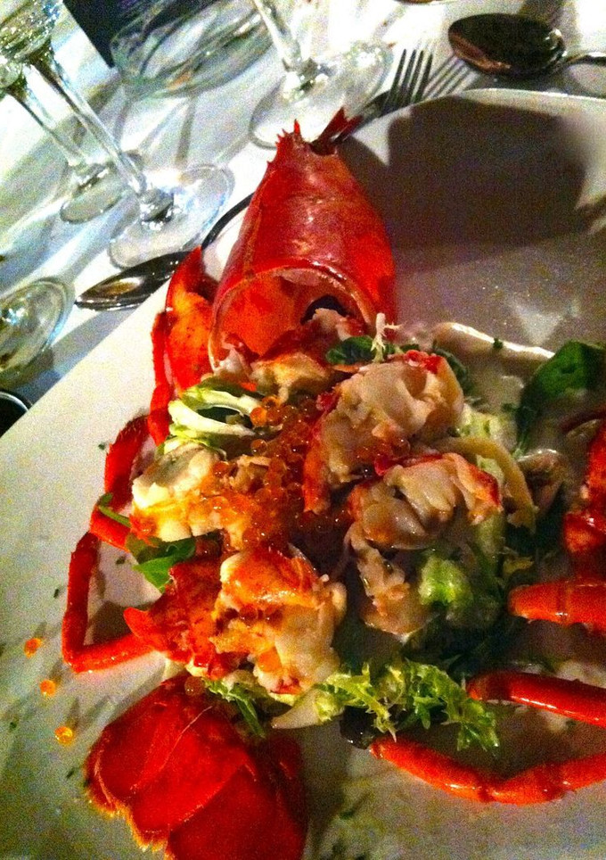 Una foto de Ensalada navideña de bogavante sin gluten