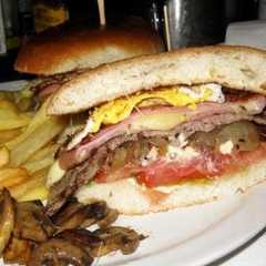 A picture of Chivito Uruguayo.