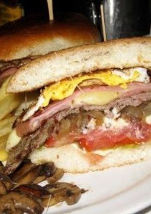 Una foto de Chivito Uruguayo
