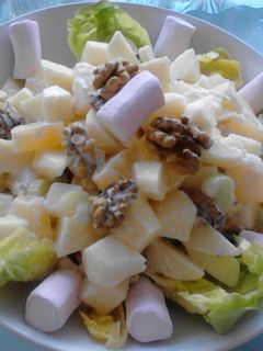 Una foto de Ensalada de manzana navideña mexicana sin gluten
