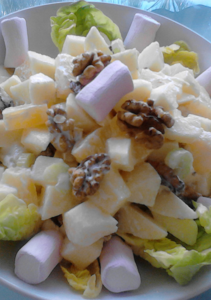 Una foto de Ensalada de manzana navideña mexicana sin gluten