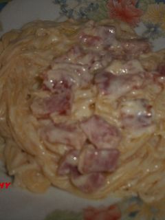 Una foto de Espaguetis a la carbonara con Albariño Paco&Lola