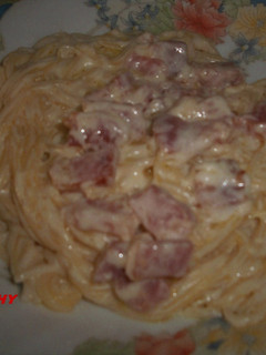Una foto de Espaguetis a la carbonara con Albariño Paco&Lola