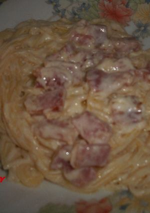 Una foto de Espaguetis a la carbonara con Albariño Paco&Lola