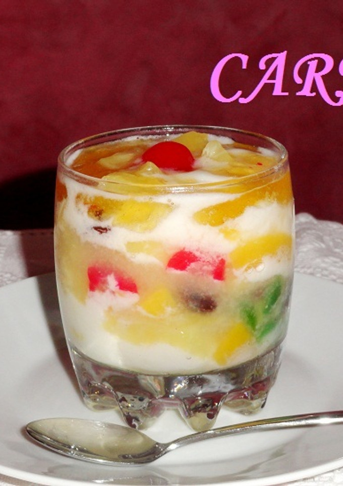 Una foto de Casata de limón y frutas confitadas