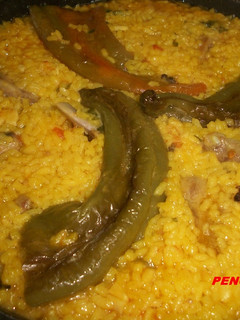 Una foto de Arroz con costillejas de cerdo y pimientos italianos al vino blanco