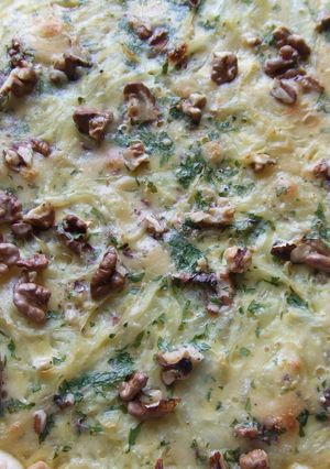 Una foto de Tarta de cebolla dulce con nueces