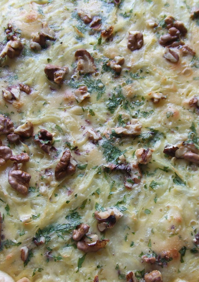 Una foto de Tarta de cebolla dulce con nueces